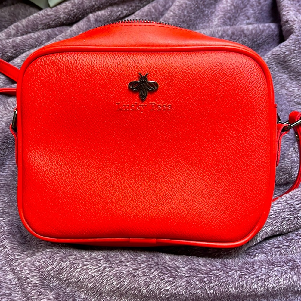 Lucky Bees Red Cross Body